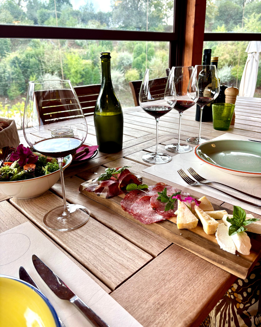 A long lunch with wine and local dishes overlooking the vines